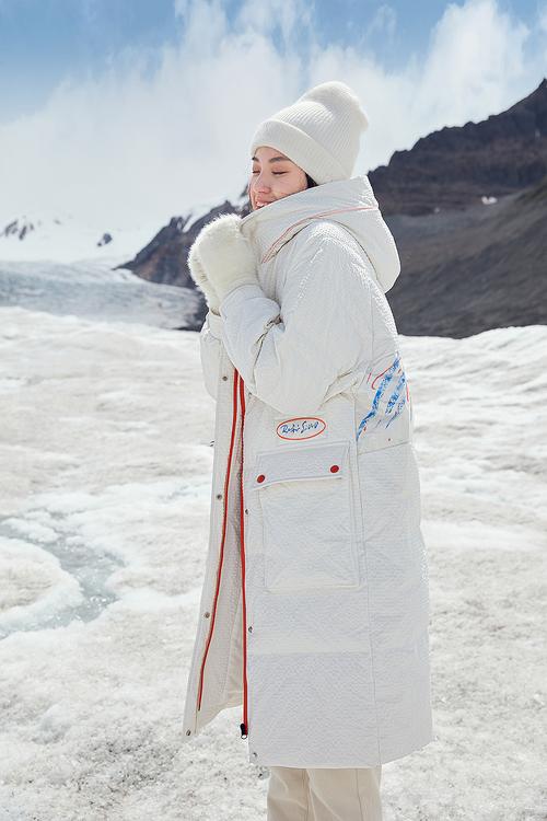 香影《夢(mèng)回雪國(guó)》 一場(chǎng)服飾攝影中的美學(xué)朝圣